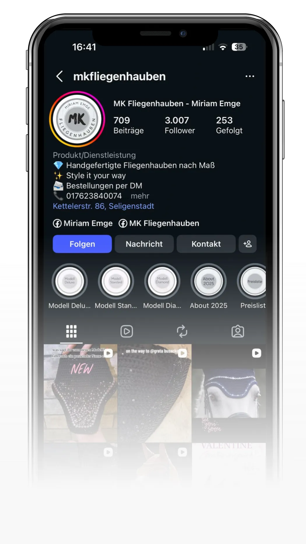 mk-instagram Der Instagram Account von MK Fliegenhauben dargestellt auf einem Smartphone.