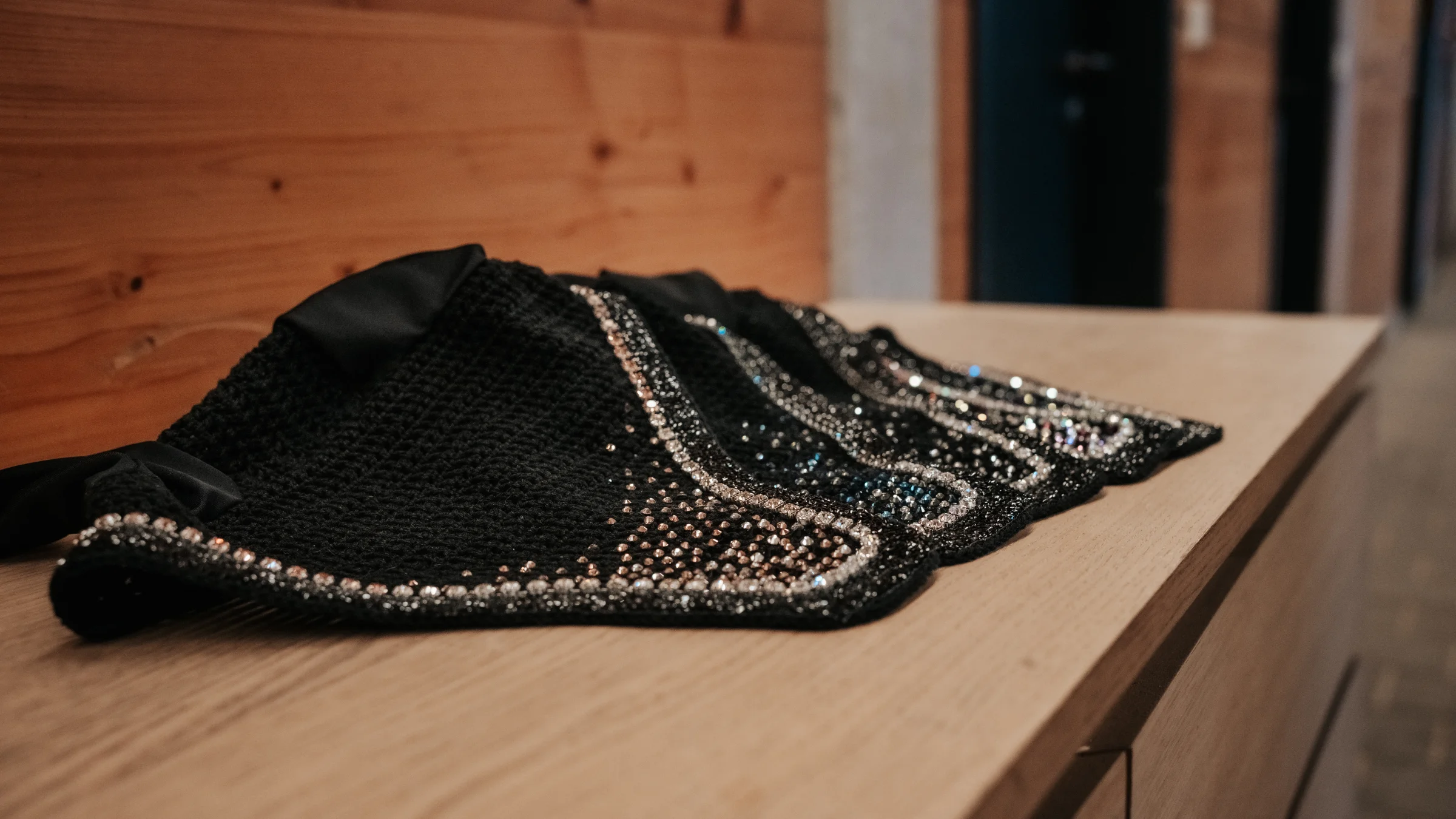 Fliegenhauben von MK Fliegenhauben gestaffelt liegend in der Nahaufnahme.